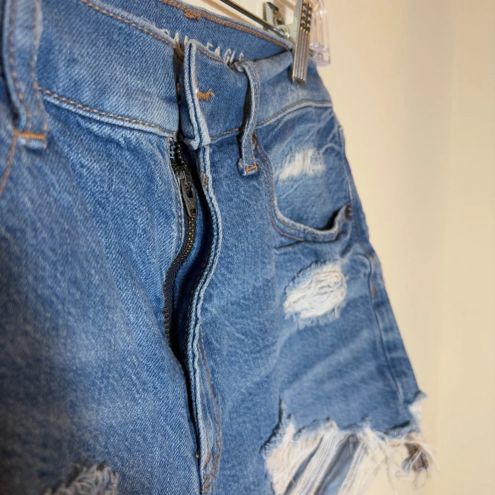 American Eagle Highest Rise Boyfriend Denim Shorts‎ Distressed Size 2